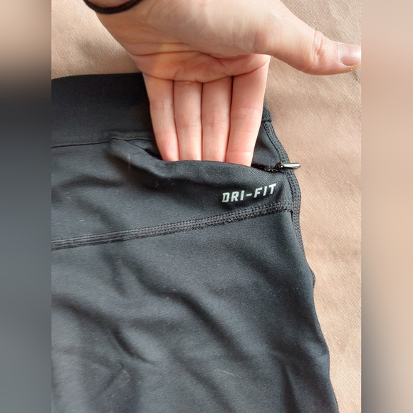 NIKE- capri leggings - Picture 2 of 4